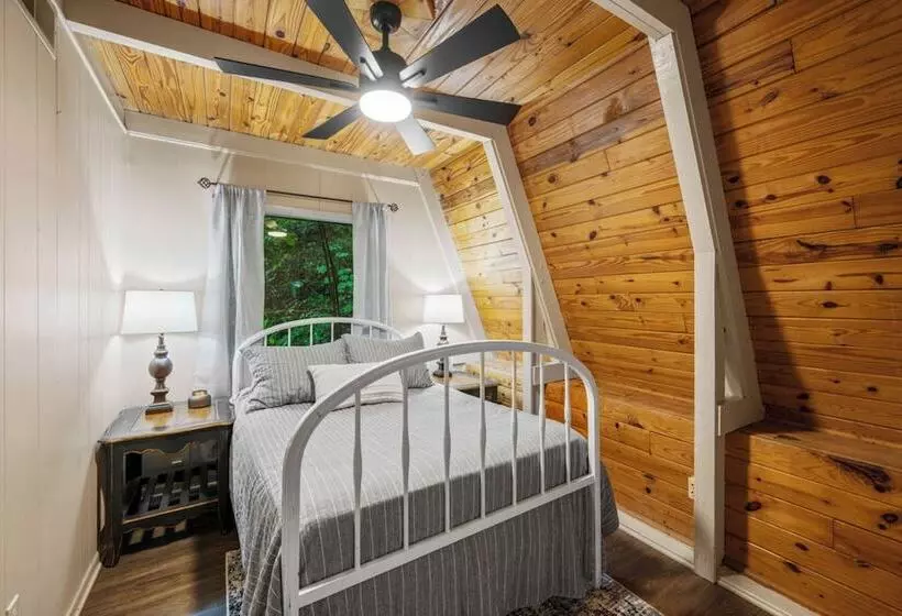 Sugar Bear Cabin With Hot Tub