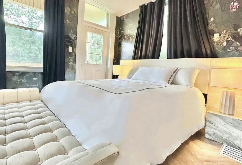 The Elliott Hotel At Highland Park