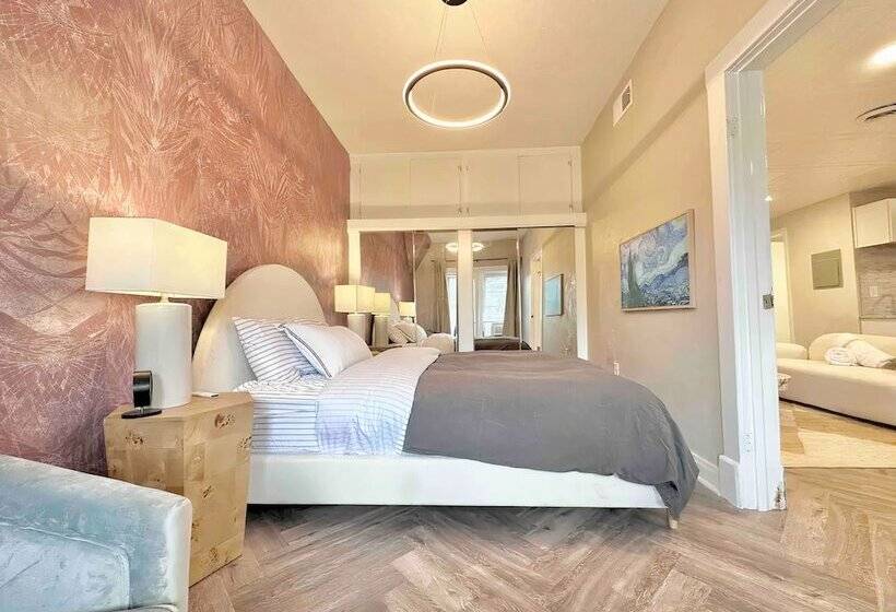 The Elliott Hotel At Highland Park