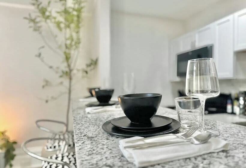 The Elliott Hotel At Highland Park