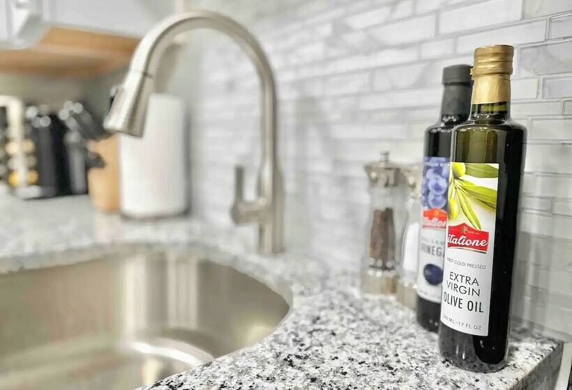 The Elliott Hotel At Highland Park