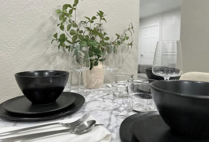 The Elliott Hotel At Highland Park