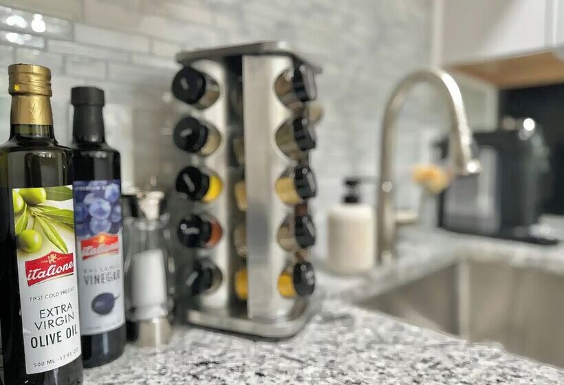 The Elliott Hotel At Highland Park