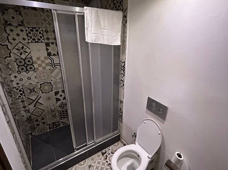 The Nar Suit & Apart