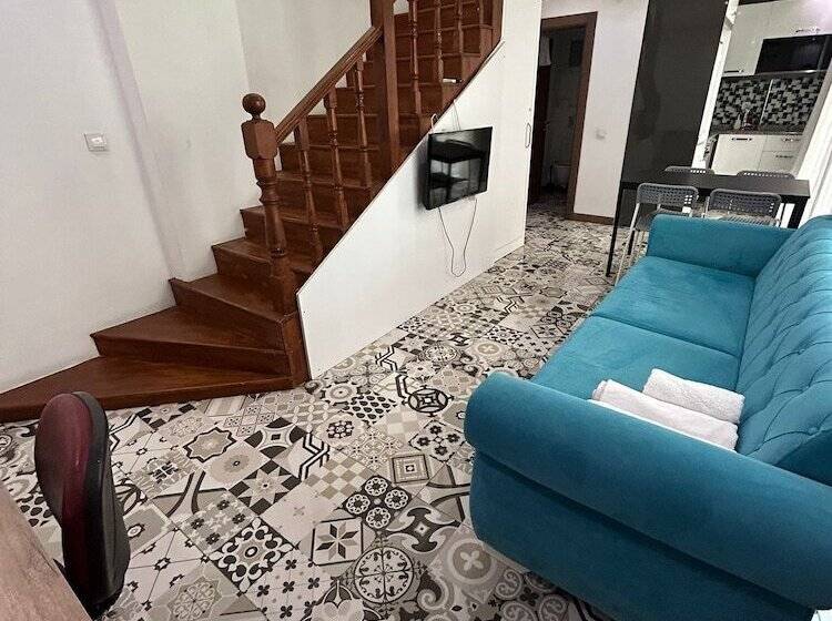 The Nar Suit & Apart