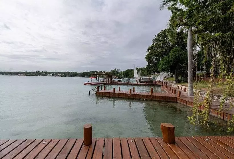 Cristalino Lagoon Front Hotel, Restaurant & Spa