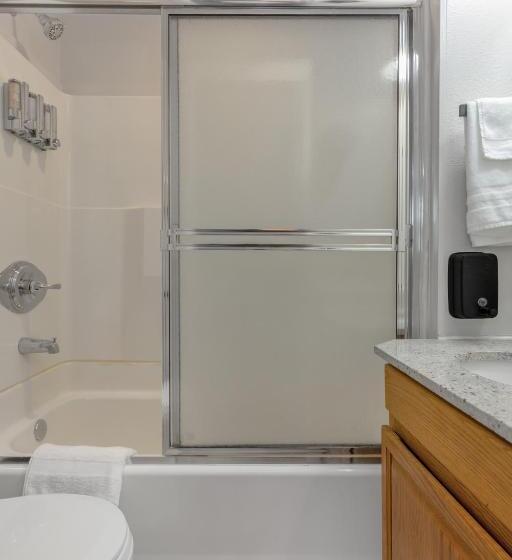 Highliner Hotel  King Suite 312 With City View Hotel Room