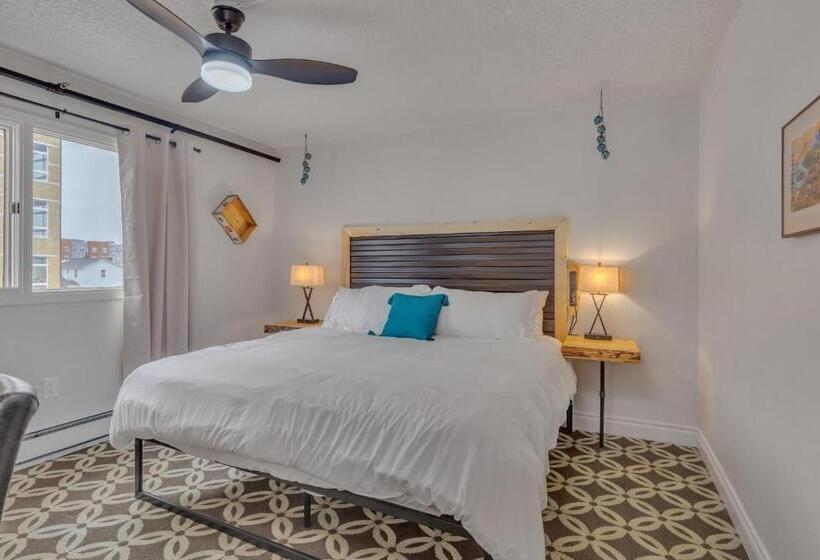 Highliner Hotel  King Suite 312 With City View Hotel Room