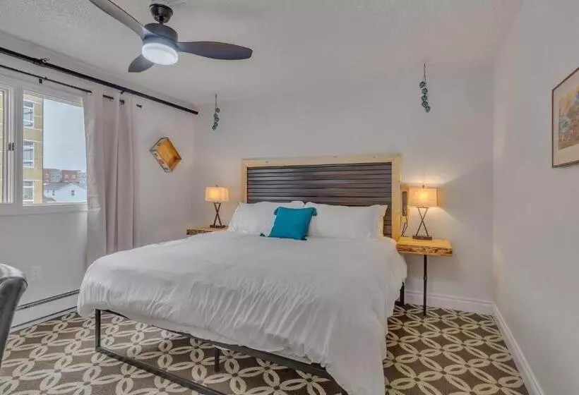 Highliner Hotel  King Suite 312 With City View Hotel Room