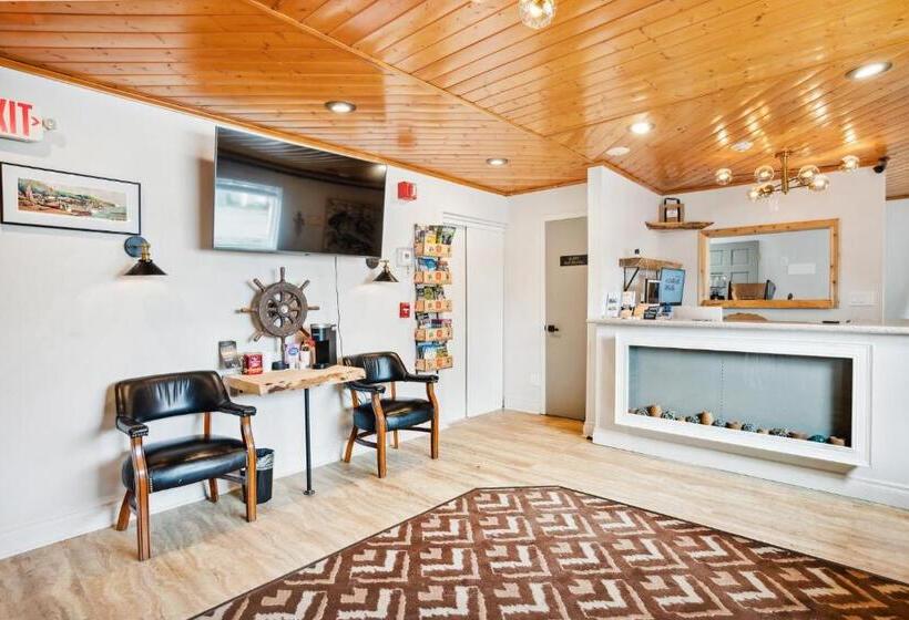 Highliner Hotel  King Suite 312 With City View Hotel Room