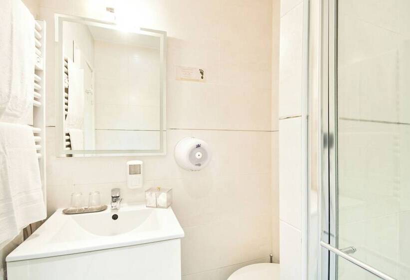 Отель Du Vieux Port