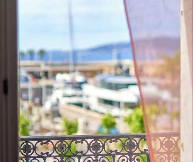 Hotelli Du Vieux Port