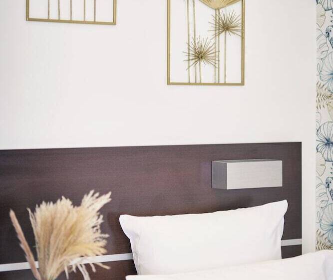 Отель Du Vieux Port