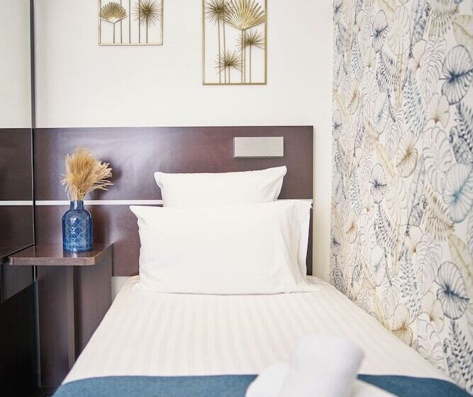 Отель Du Vieux Port