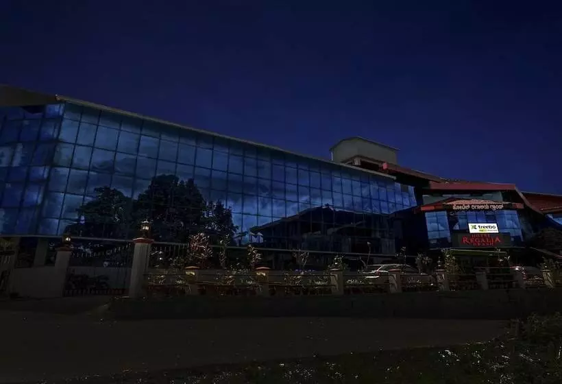 Itsy Hotels Regalia Grand, 500 Mtrs From Madikeri Fort