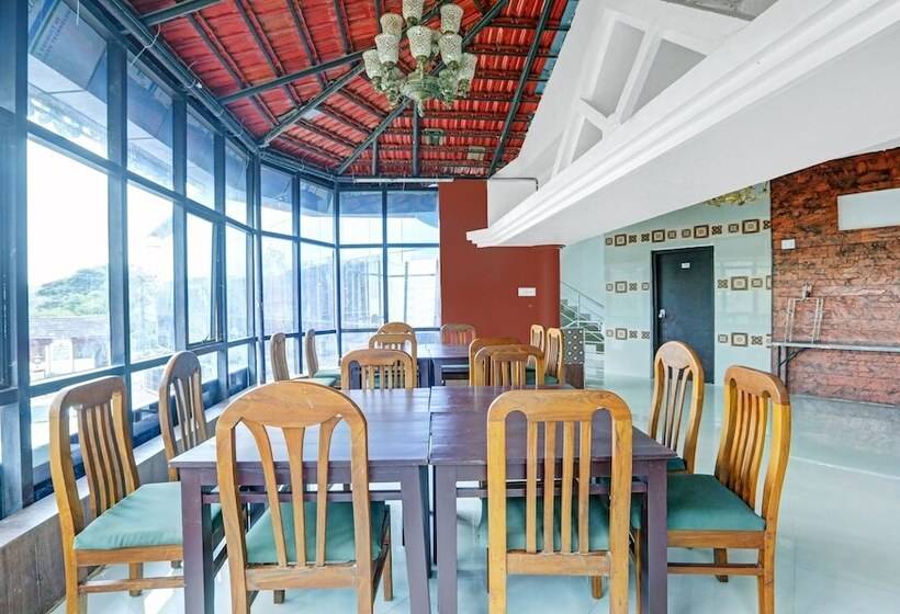 Itsy Hotels Regalia Grand, 500 Mtrs From Madikeri Fort