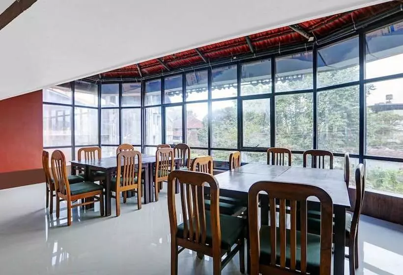 Itsy Hotels Regalia Grand, 500 Mtrs From Madikeri Fort