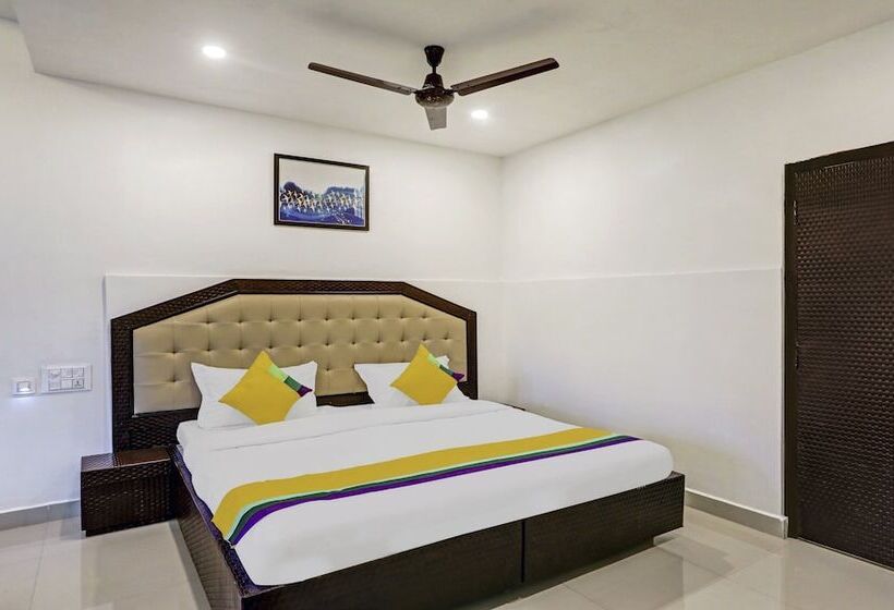 Itsy Hotels Regalia Grand, 500 Mtrs From Madikeri Fort