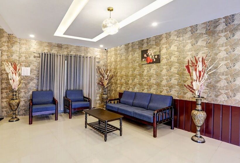 Itsy Hotels Regalia Grand, 500 Mtrs From Madikeri Fort