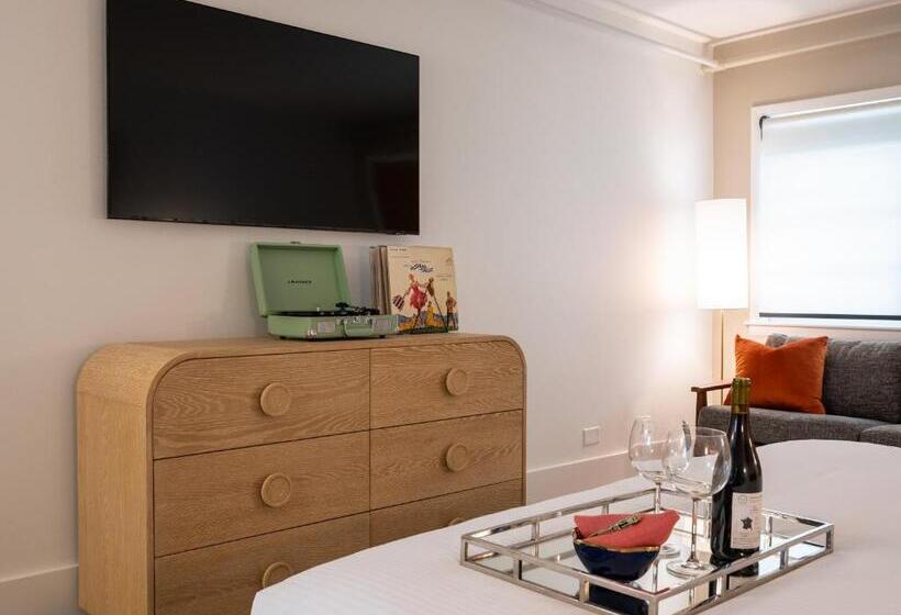 Little Mod Hotel At The University