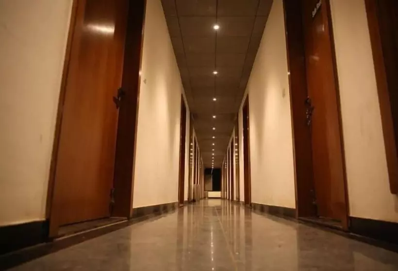 Hotelli Nakshatra Resort & Garden