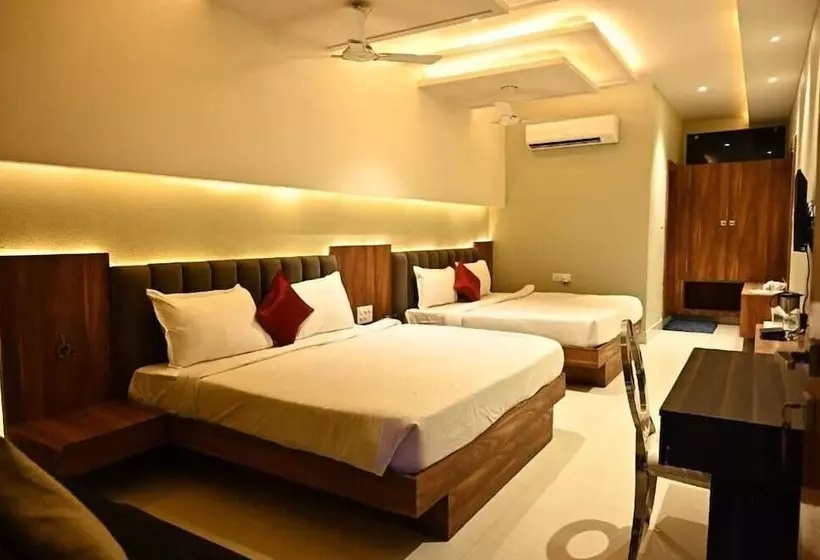 Hotelli Nakshatra Resort & Garden