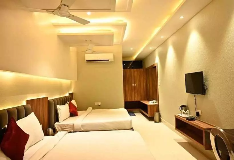 Hotelli Nakshatra Resort & Garden