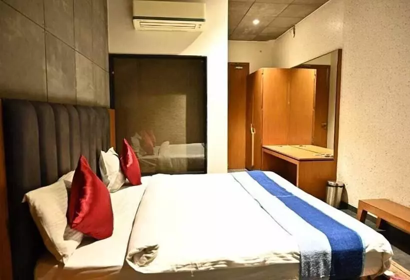 Hotelli Nakshatra Resort & Garden