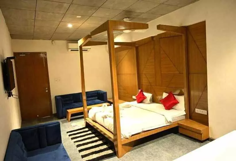 Hotelli Nakshatra Resort & Garden