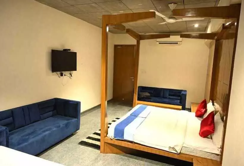 Hotelli Nakshatra Resort & Garden