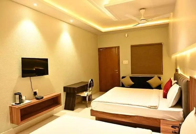 Hotelli Nakshatra Resort & Garden