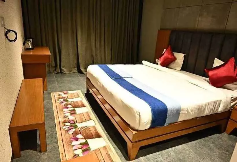 Hotelli Nakshatra Resort & Garden