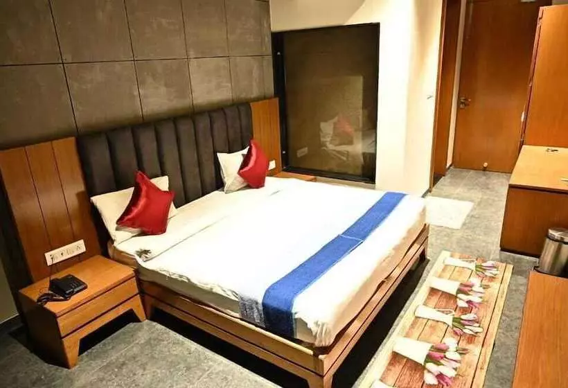 Hotelli Nakshatra Resort & Garden