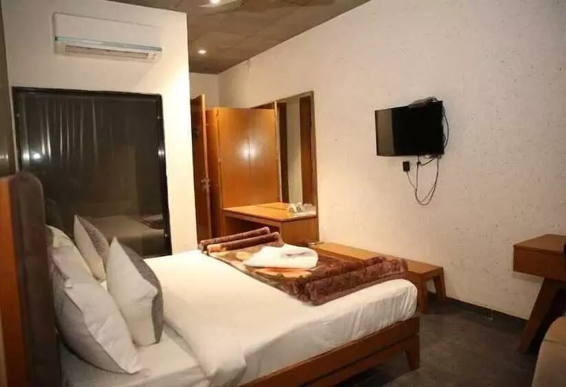 Hotelli Nakshatra Resort & Garden