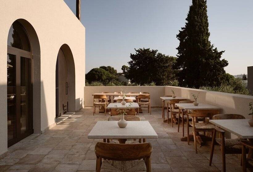 هتل Pierros Verde