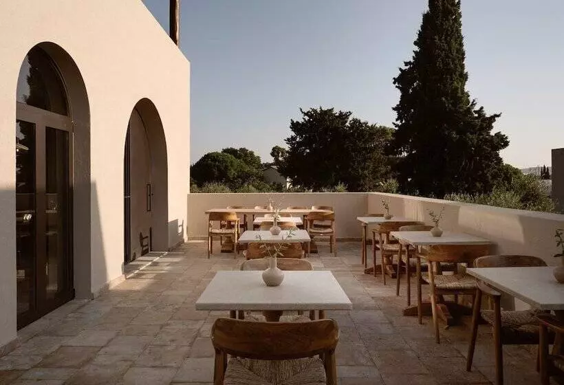 هتل Pierros Verde