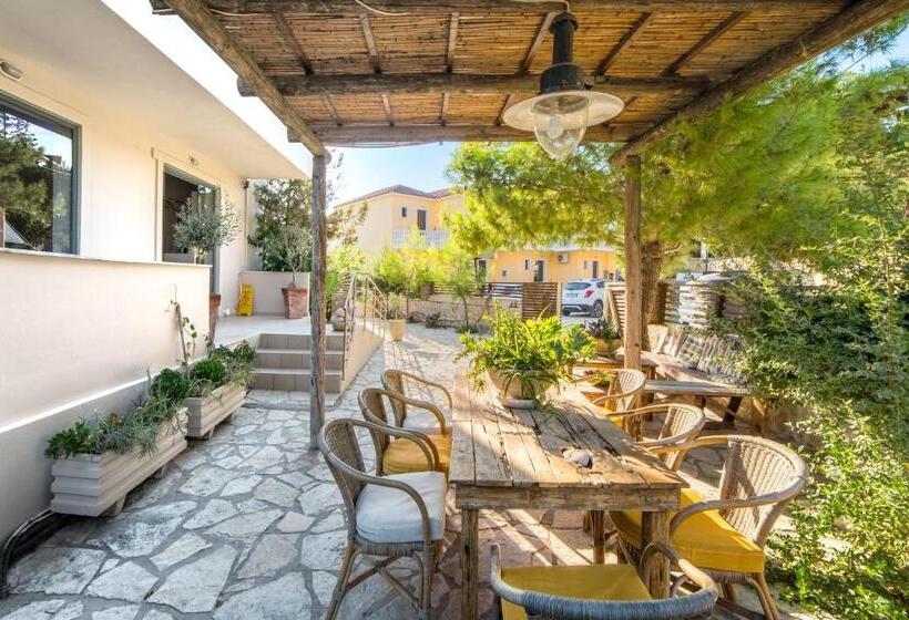 هتل Pierros Verde