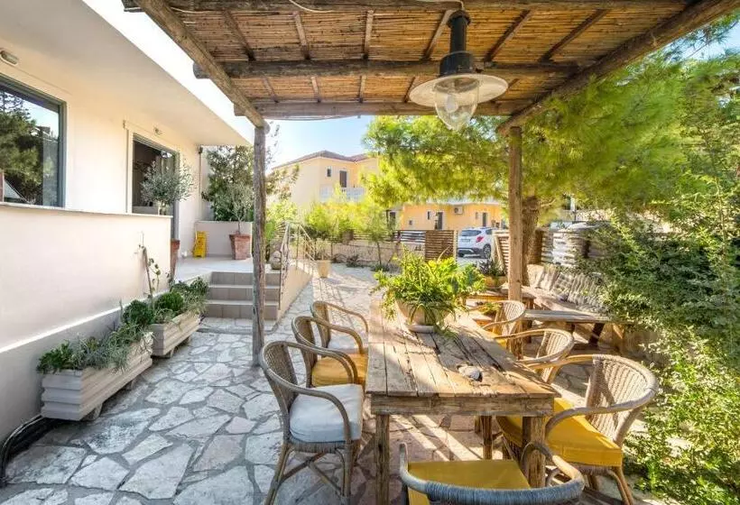 هتل Pierros Verde