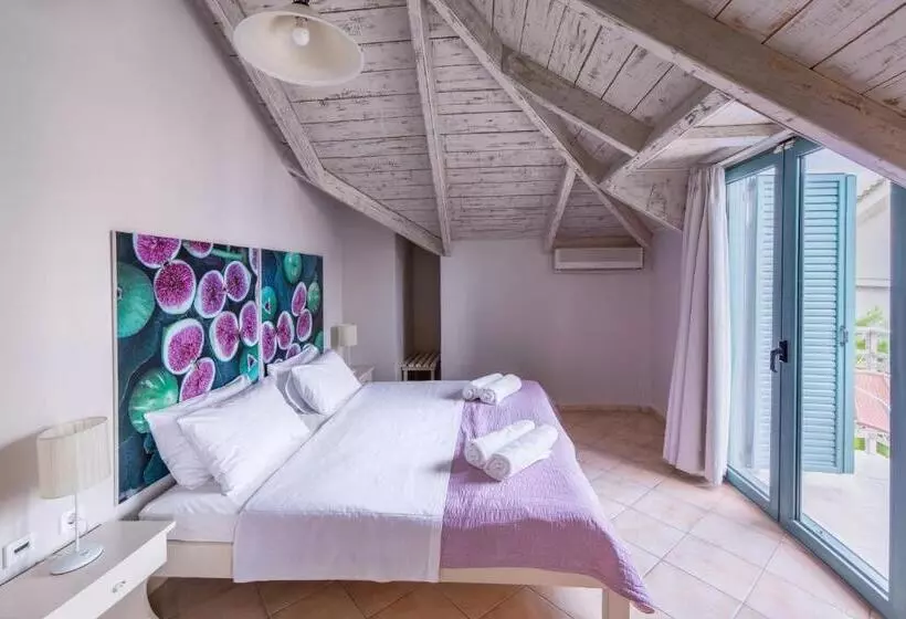 هتل Pierros Verde