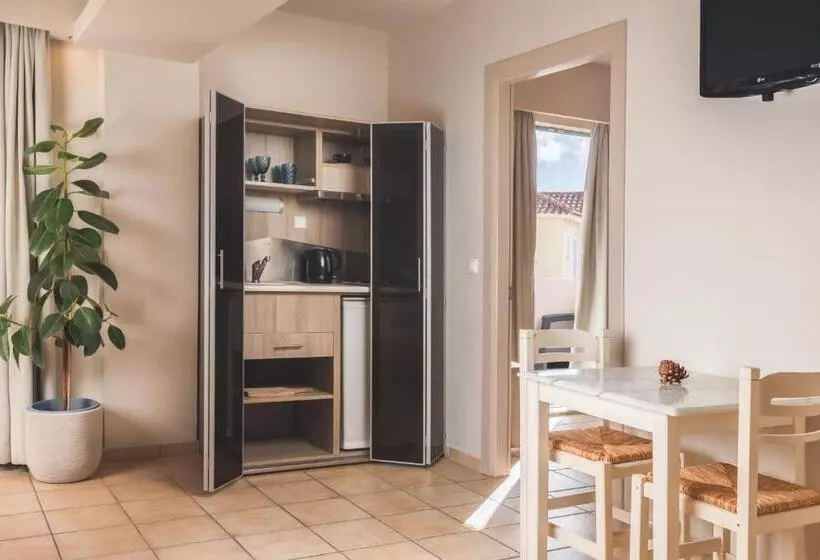 هتل Pierros Verde