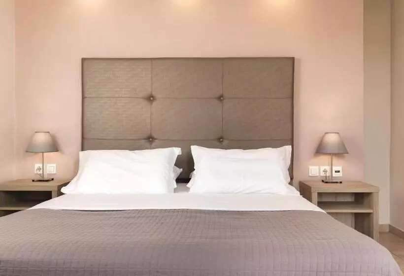 هتل Pierros Verde