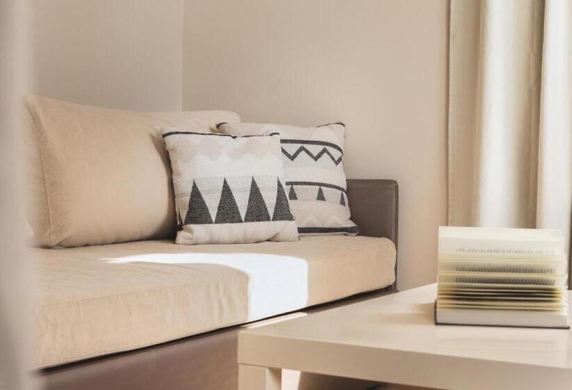 هتل Pierros Verde