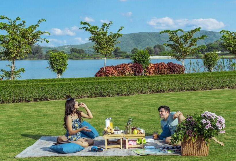 Hotel Zana Lake Resort Udaipur