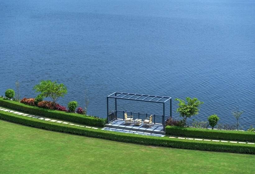 Hotel Zana Lake Resort Udaipur