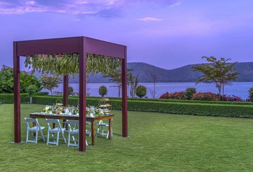 Hotel Zana Lake Resort Udaipur