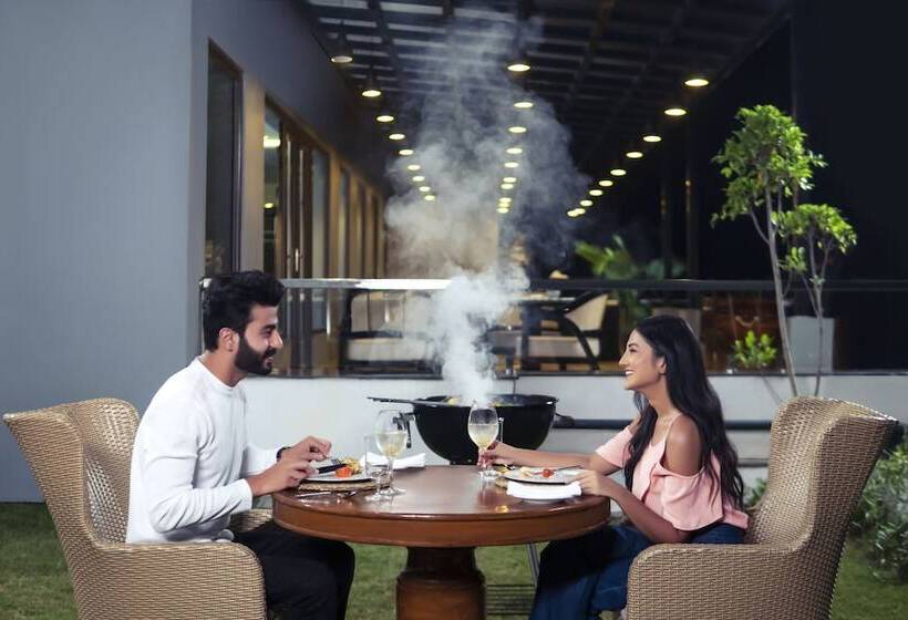 Hotel Zana Lake Resort Udaipur