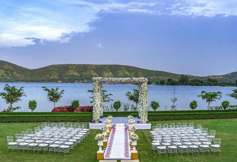 Hotel Zana Lake Resort Udaipur