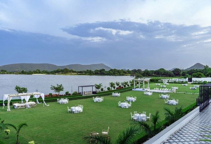 Hotel Zana Lake Resort Udaipur