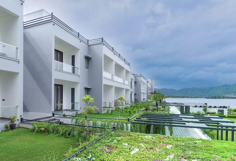 Hotel Zana Lake Resort Udaipur