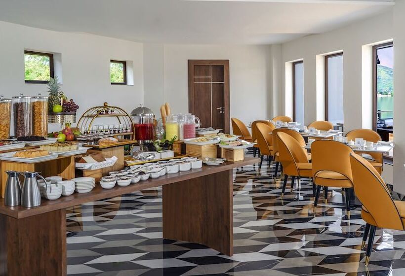 Hotel Zana Lake Resort Udaipur